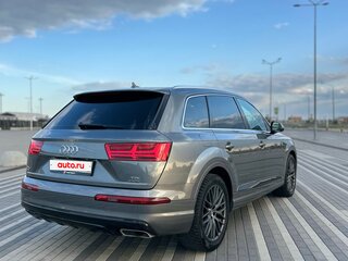 2017 Audi Q7 II (4M), серый, 3850000 рублей, вид 4