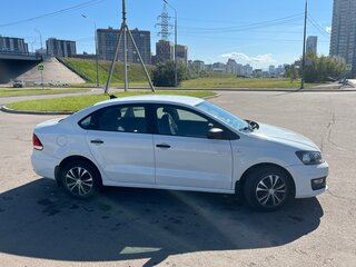 2018 Volkswagen Polo V Рестайлинг, белый, 900000 рублей, вид 3