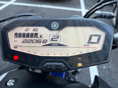 2016 Yamaha MT-07 (FZ-07), серебристый, 650000 рублей, вид 2