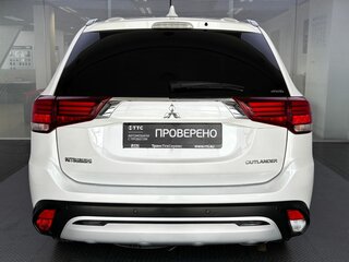 2019 Mitsubishi Outlander III Рестайлинг 3, белый, 2050000 рублей, вид 5