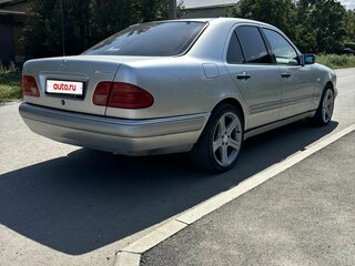 1997 Mercedes-Benz E-Класс 320 II (W210, S210), серебристый, 780000 рублей, вид 4
