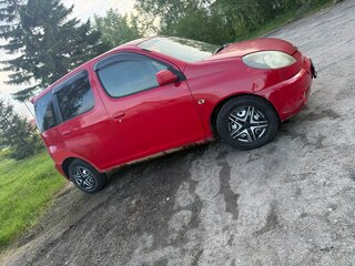2000 Toyota FunCargo, красный, 380000 рублей, вид 4