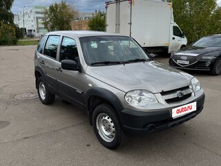 2017 Chevrolet Niva I Рестайлинг, серый, 700000 рублей, вид 3