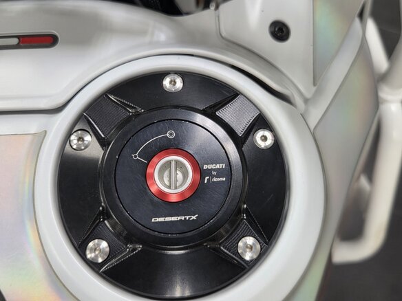 2023 Ducati DesertX, белый, 1250000 рублей - вид 10