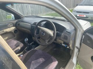 2002 Mazda Familia VIII (BJ), белый, 180000 рублей, вид 4