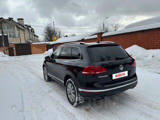 2015 Volkswagen Touareg II Рестайлинг, чёрный, 2500000 рублей, вид 4