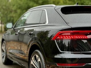 2020 Audi Q8 55 TFSI I (4M), чёрный, 6800000 рублей, вид 4