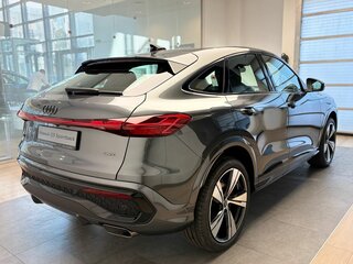 2026 Audi Q5 Sportback TFSI quattro S tronic II (GU), серый, 9900000 рублей, вид 4