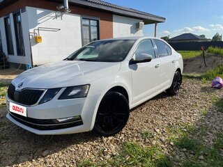 2017 Skoda Octavia III (A7) Рестайлинг, белый, 1600000 рублей, вид 3