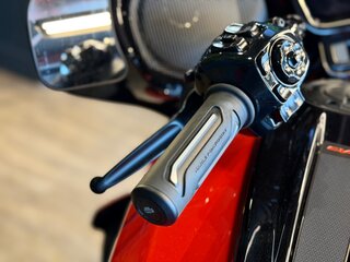2026 Harley-Davidson CVO Street Glide Limited, оранжевый, 6950000 рублей, вид 4