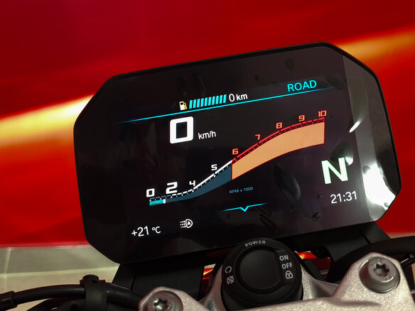 2025 BMW F 900 R, синий, 1390000 рублей - вид 14