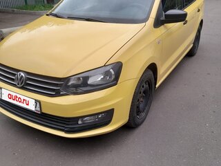 2018 Volkswagen Polo V Рестайлинг, жёлтый, 650000 рублей, вид 1