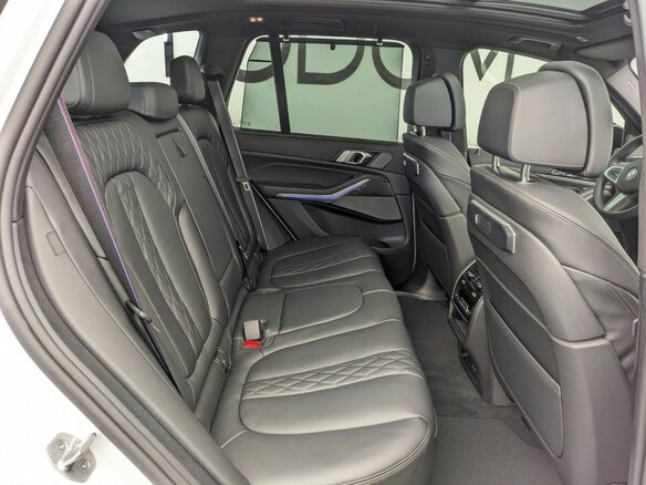 2025 BMW X5 40i IV (G05/G18) Рестайлинг, белый, 14990000 рублей - вид 11