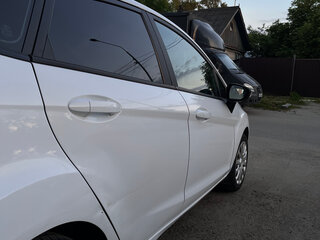 2015 Ford Fiesta Mk6 Рестайлинг, белый, 750000 рублей, вид 3