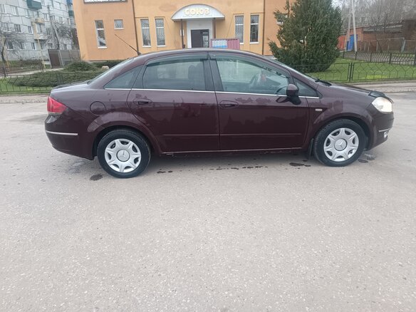 2011 Fiat Linea, пурпурный, 390000 рублей - вид 2