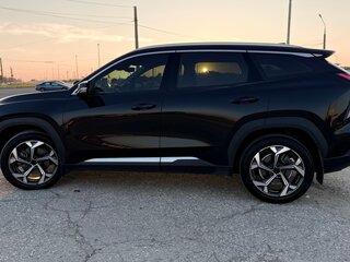 2024 Geely Atlas II, чёрный, 2850000 рублей, вид 4