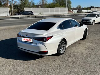 2021 Lexus ES 300h VII, белый, 4050000 рублей, вид 4
