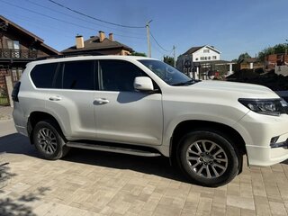 2019 Toyota Land Cruiser Prado 150 Series Рестайлинг 2, белый, 5650000 рублей, вид 3