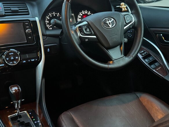 2018 Toyota Allion II Рестайлинг 2, серебристый, 1800000 рублей - вид 5