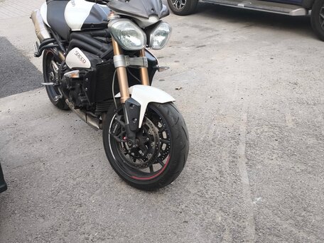 2012 Triumph Speed Triple, белый, 550000 рублей, вид 2