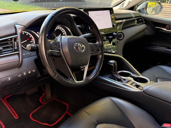 2021 Toyota Camry VIII (XV70), чёрный, 3800000 рублей - вид 9