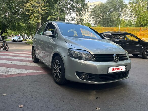 2011 Volkswagen Golf Plus II, серебристый, 540000 рублей - вид 1