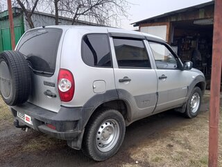 2012 Chevrolet Niva I Рестайлинг, серебристый, 550000 рублей, вид 2