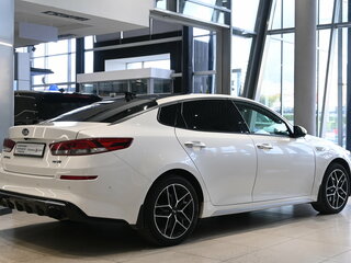 2018 Kia Optima IV Рестайлинг, белый, 1850000 рублей, вид 5