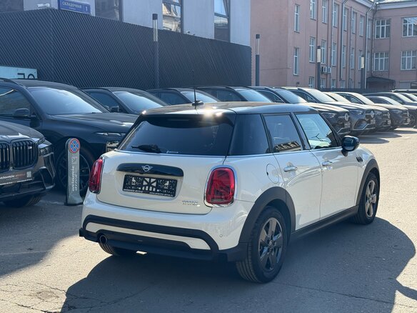 2023 Mini Hatch Cooper III (F55/F56) Рестайлинг 2, чёрный, 2310000 рублей - вид 10