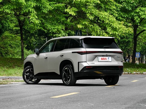 2026 Toyota bZ3X 58.3 kWh, серебристый, 2700000 рублей - вид 6