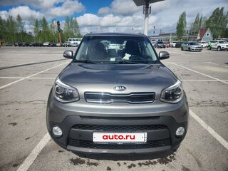 2017 Kia Soul II Рестайлинг, серебристый, 1650000 рублей, вид 1