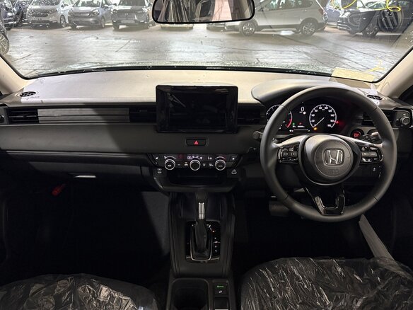 2026 Honda Vezel II Рестайлинг, белый, 1980000 рублей - вид 6
