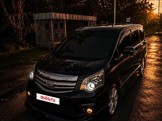 2011 Toyota Noah II (R70), чёрный, 1530000 рублей, вид 3