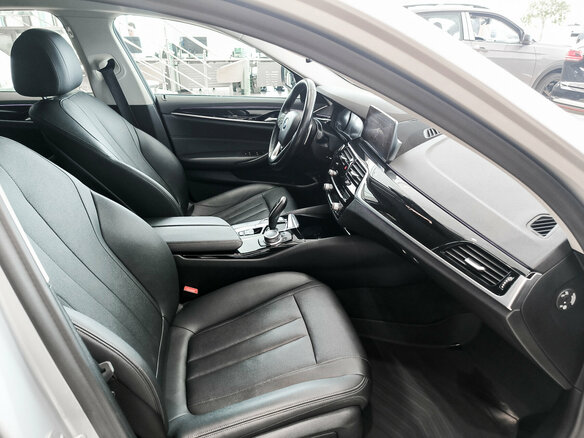 2021 BMW 5 серии 520d xDrive VII (G30/G31/G38) Рестайлинг, серебристый, 4050000 рублей - вид 10