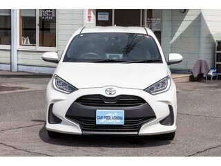 2022 Toyota Yaris IV, белый, 810069 рублей, вид 2