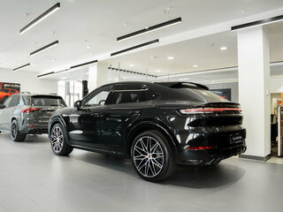 2026 Porsche Cayenne Coupé III Рестайлинг, чёрный, 19690000 рублей, вид 3