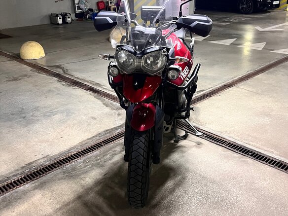 2017 Triumph Tiger 800, красный, 900000 рублей