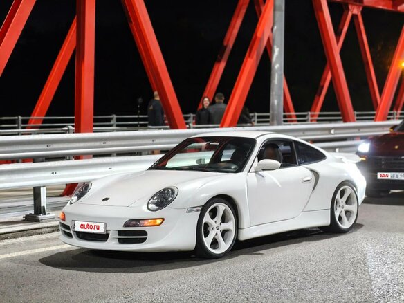 1999 Porsche 911 Carrera 4 V (996), белый, 2500000 рублей