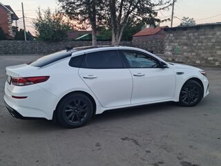 2020 Kia Optima IV Рестайлинг, белый, 1700000 рублей, вид 2