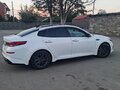 2020 Kia Optima IV Рестайлинг, белый, 1700000 рублей - вид 1