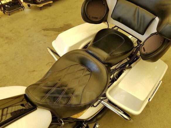 2012 Harley-Davidson CVO Road Glide, белый - вид 6