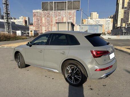 2021 Audi Q5 45 TFSI II (FY) Рестайлинг, серый, 4800000 рублей, вид 4
