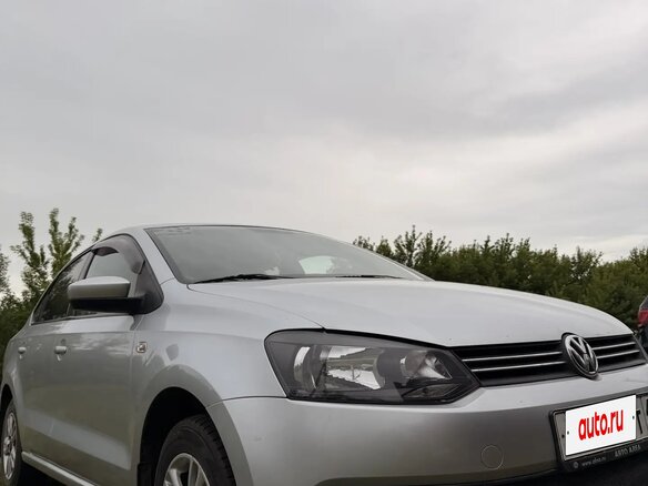 2012 Volkswagen Polo V, серебристый - вид 2