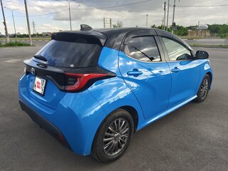 2021 Toyota Yaris IV, синий, 1549999 рублей, вид 5