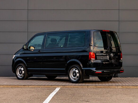 2021 Volkswagen Caravelle T6 Рестайлинг, чёрный, 3735000 рублей - вид 3