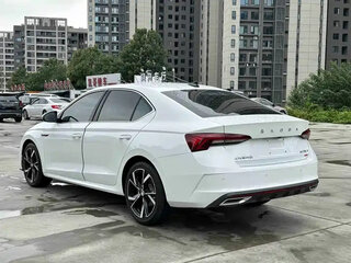 2022 Skoda Octavia IV (A8), белый, 1850004 рублей, вид 5