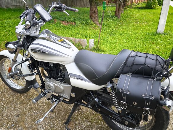 2023 Bajaj Avenger, белый - вид 4