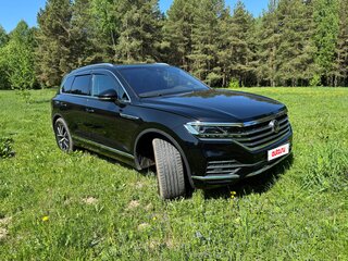 2021 Volkswagen Touareg III, чёрный, 7200000 рублей, вид 3