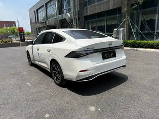 2026 Nissan Sylphy V (B19), белый, 2101255 рублей, вид 4