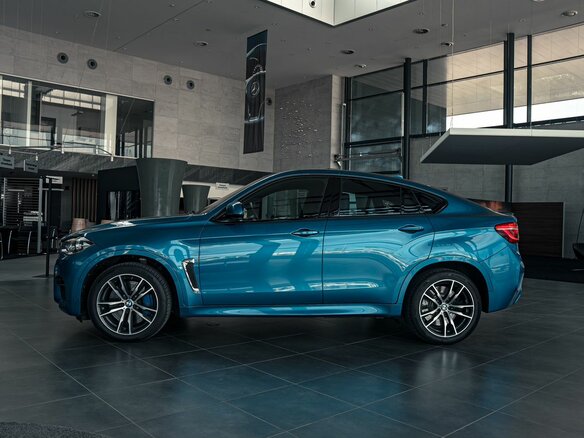 2016 BMW X6 M II (F86), голубой, 4044000 рублей - вид 3